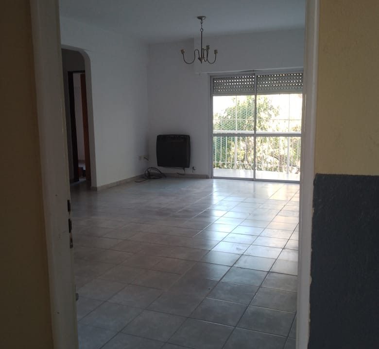 YRIGOYEN 1246 PISO 1 DEPTO 3 (5)