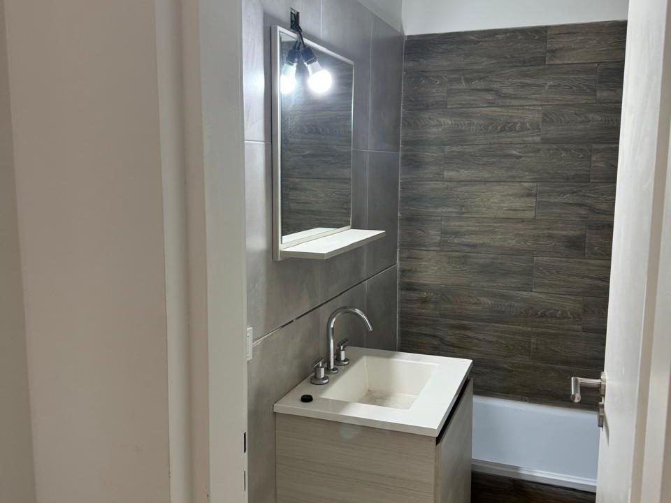 GÜEMES 837 PISO 3 B-12